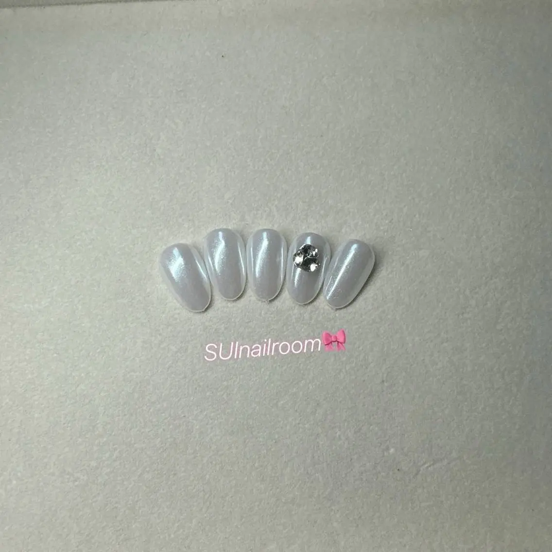 ネイル ミラーネイル シンプルネイル ホワイト ハンドネイル SUI Nail Roomのネイルデザイン