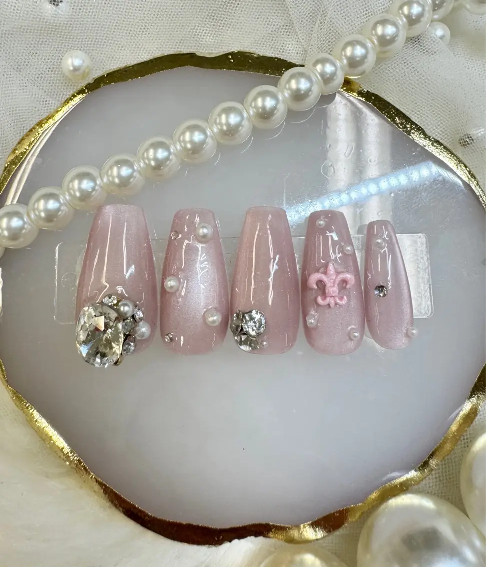 ネイル フレンチネイル ジェルネイル ガラスフレンチ マグネットネイル パラジェル Queeens nailのネイルデザイン