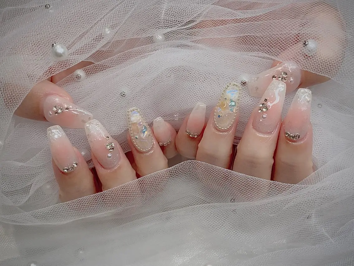 ネイル I-nailロング /ワンホン/キラキラのネイルデザイン