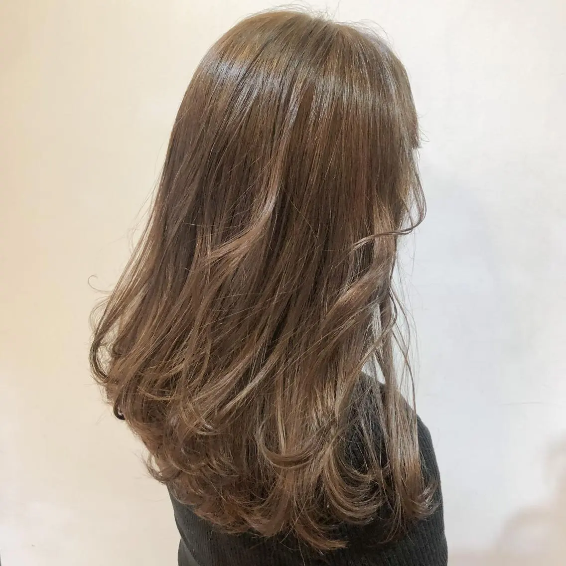 ミディアム カラー パーマ ヘアアレンジ ベージュカラー 新宿/顔周りカット +レイヤー=しずく♩のヘアスタイル