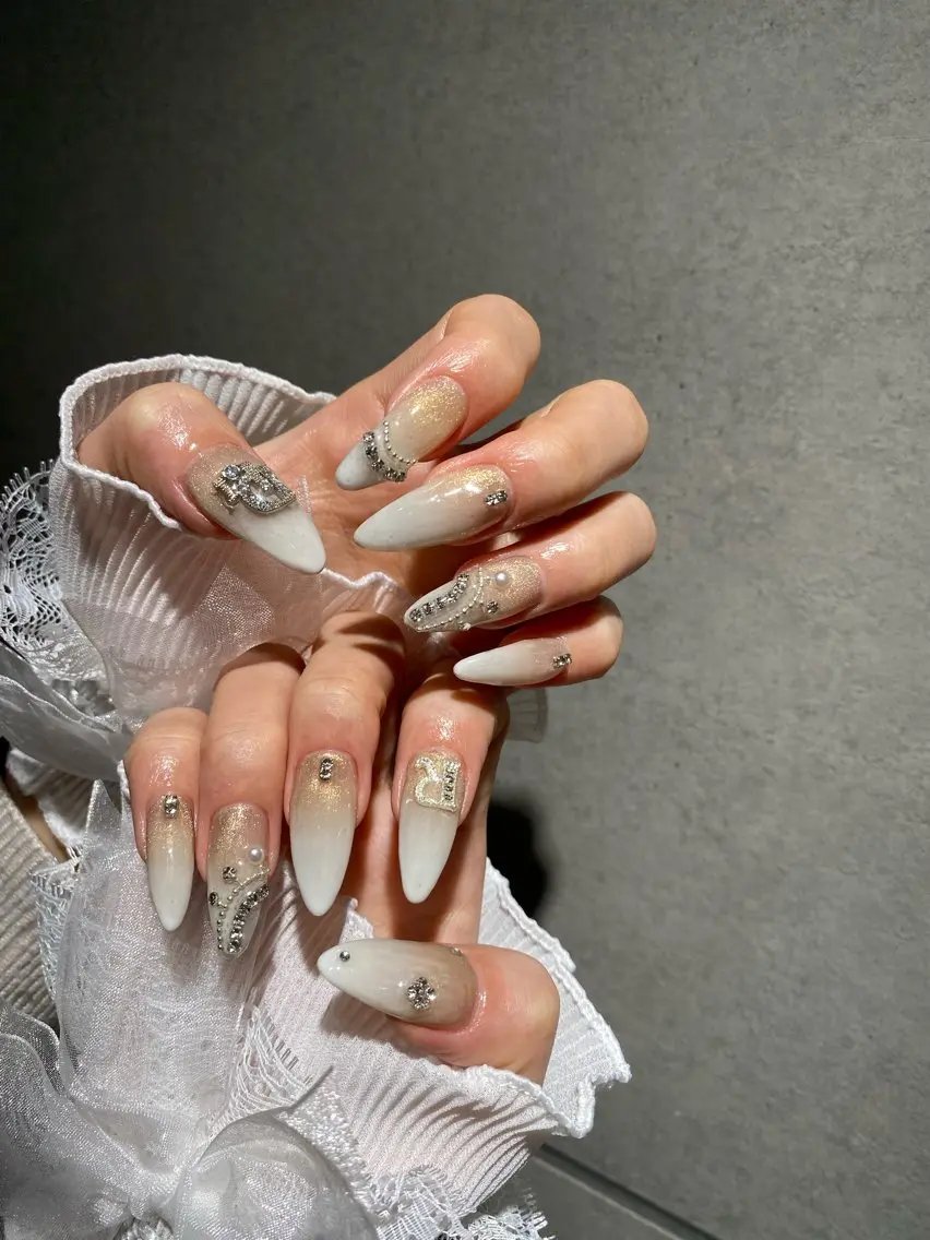 ネイル I-nailロング /ワンホン/キラキラのネイルデザイン