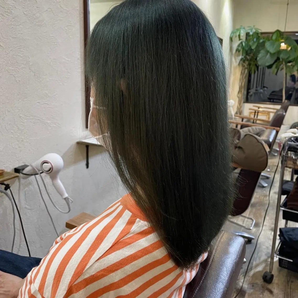 セミロング カラー 箱守 さやかのヘアスタイル