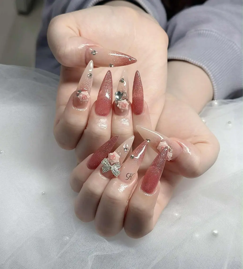 ネイル オーロラネイル フレンチネイル ジェルネイル ハロウィン キラキラネイル H.baby Nail Salonのネイルデザイン