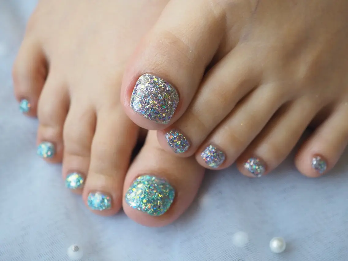 ネイル ラメ(グリッター) フットネイル glaNje shioriのネイルデザイン