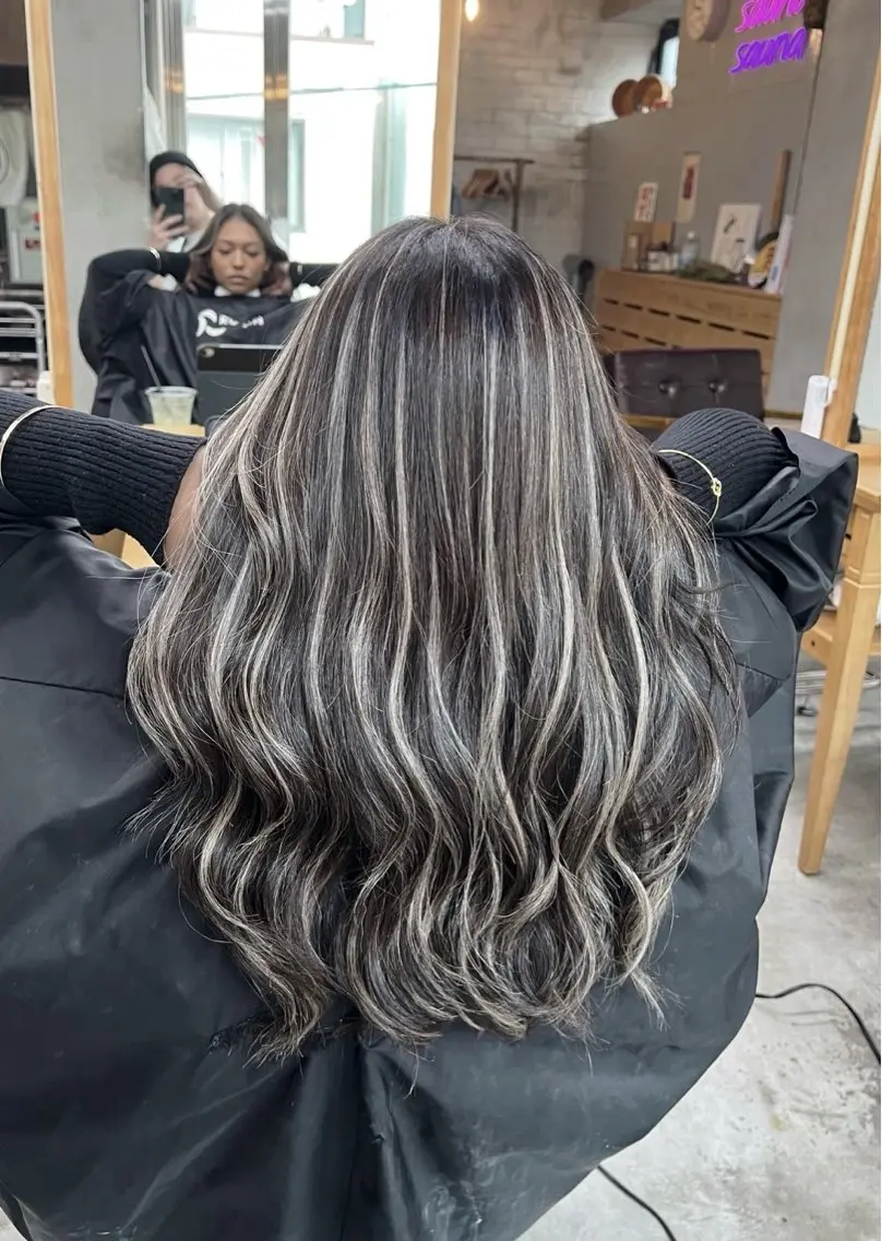 セミロング カラー ダークグレー ダークグレージュ グレージュ ハイライトカラー ハイライト ヘアカラー トリートメント 指名数No.1 /NAOYAのヘアスタイル