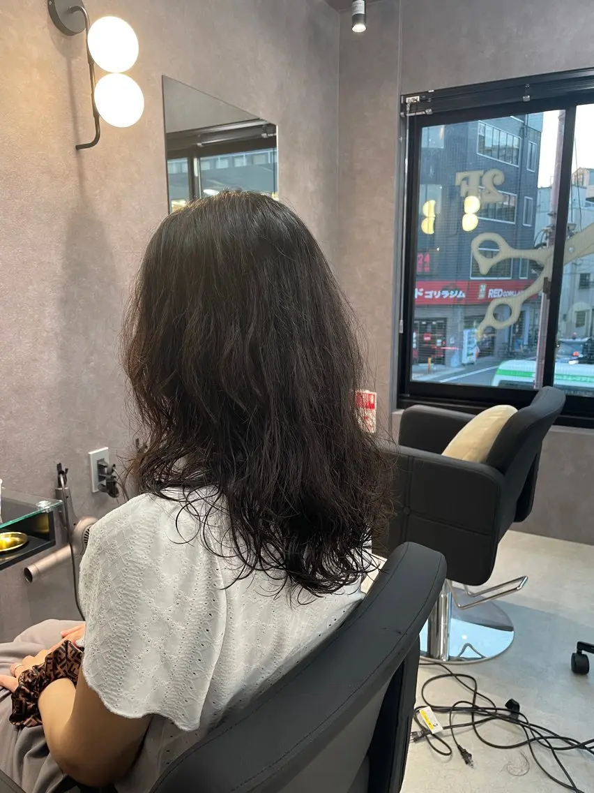 ロング パーマ 三津木正幸 透明感カラー髪質改善のヘアスタイル