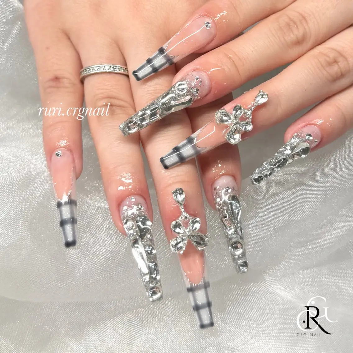 ネイル キラキラネイル RURI  トレンド スカルプ/美フォルムのネイルデザイン