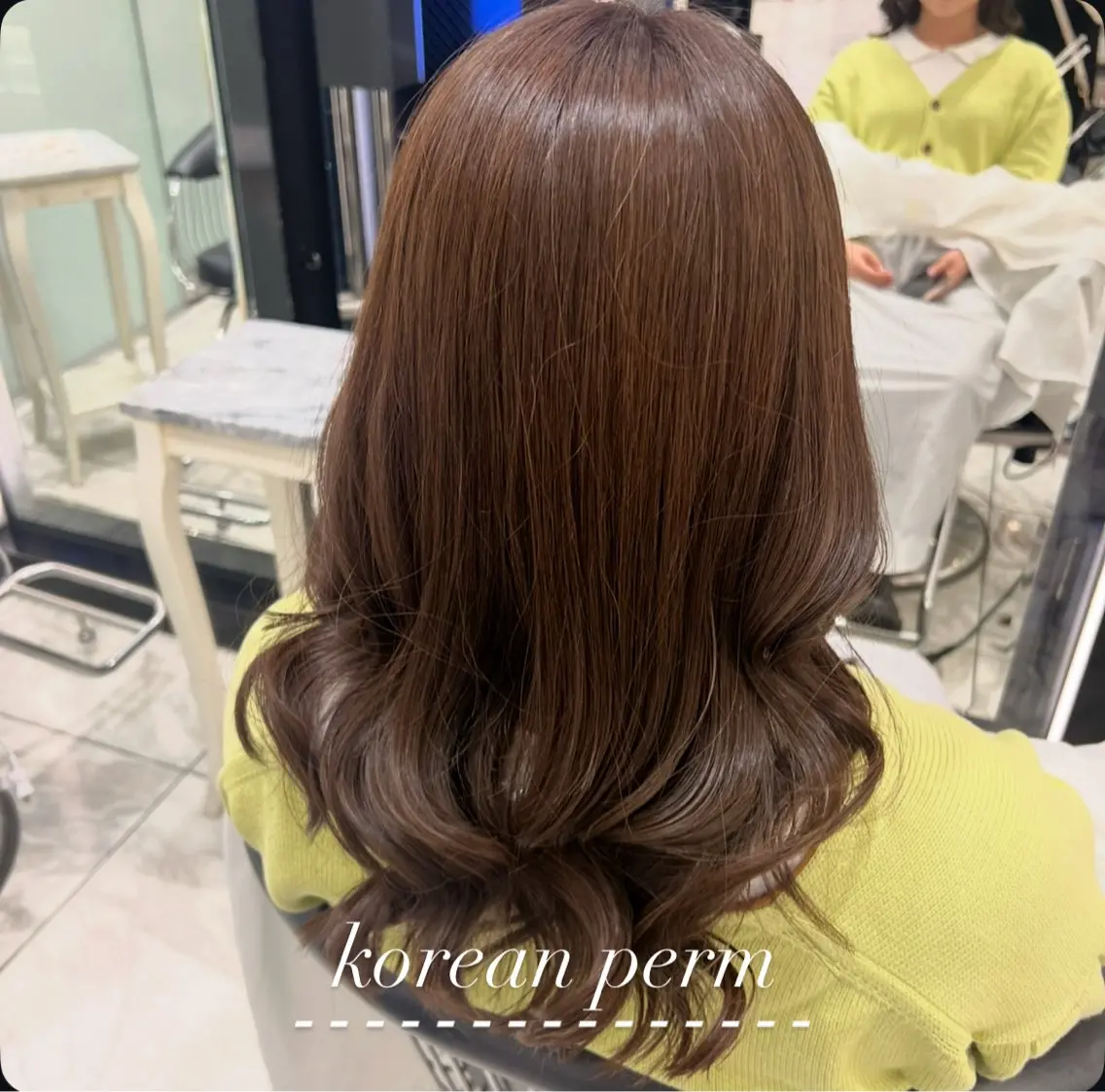 セミロング パーマ カット パーマ トリートメント コテ巻きパーマ💙 シノヤユイのヘアスタイル