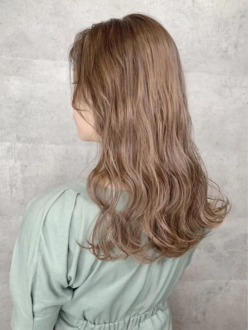 カット+艶ダメージレスカラー+ヘアテンダーモイスト¥8,500の写真
