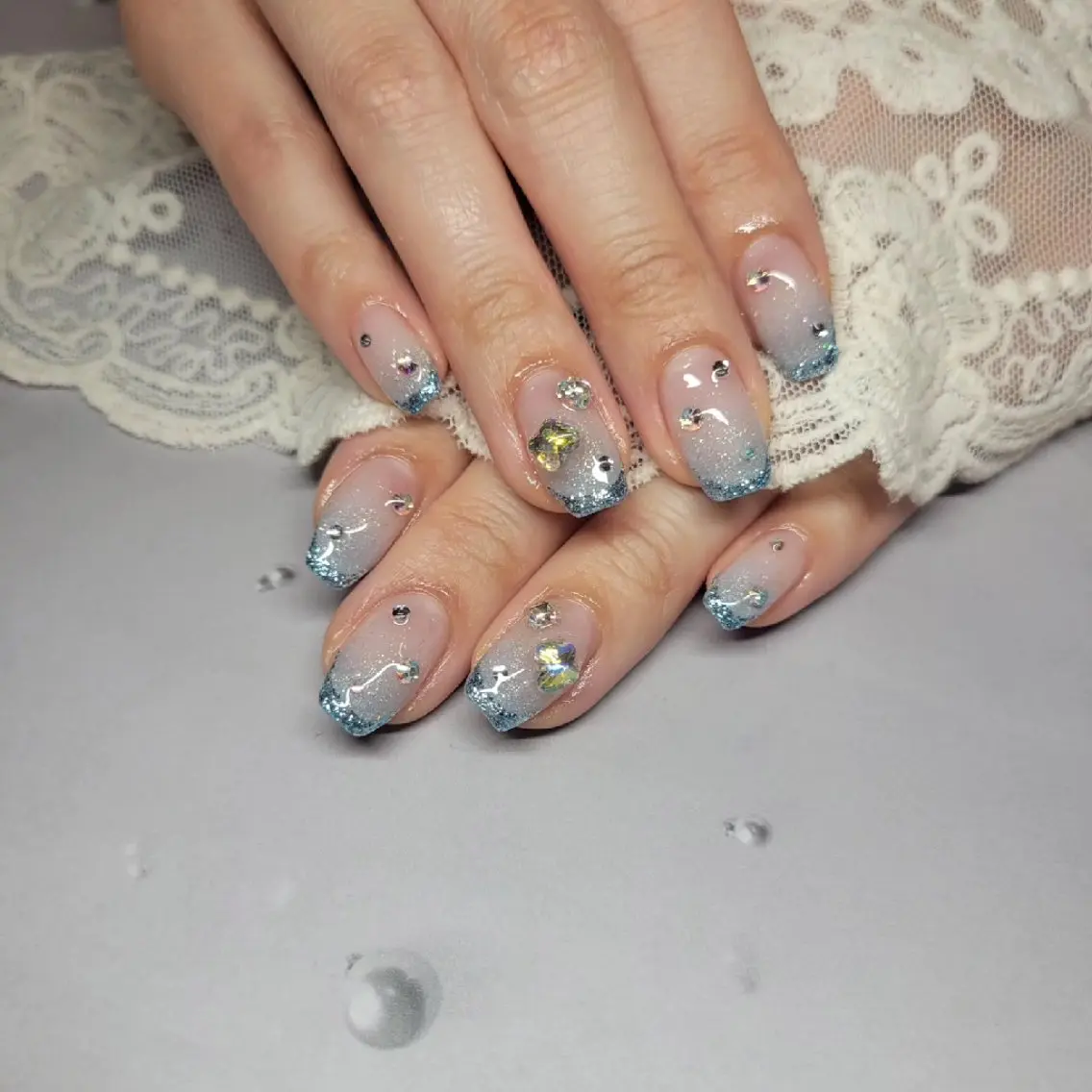 ネイル フレンチネイル グラデーション キラキラネイル 冬ネイル Nail salon Coco【溝の口駅】のネイルデザイン