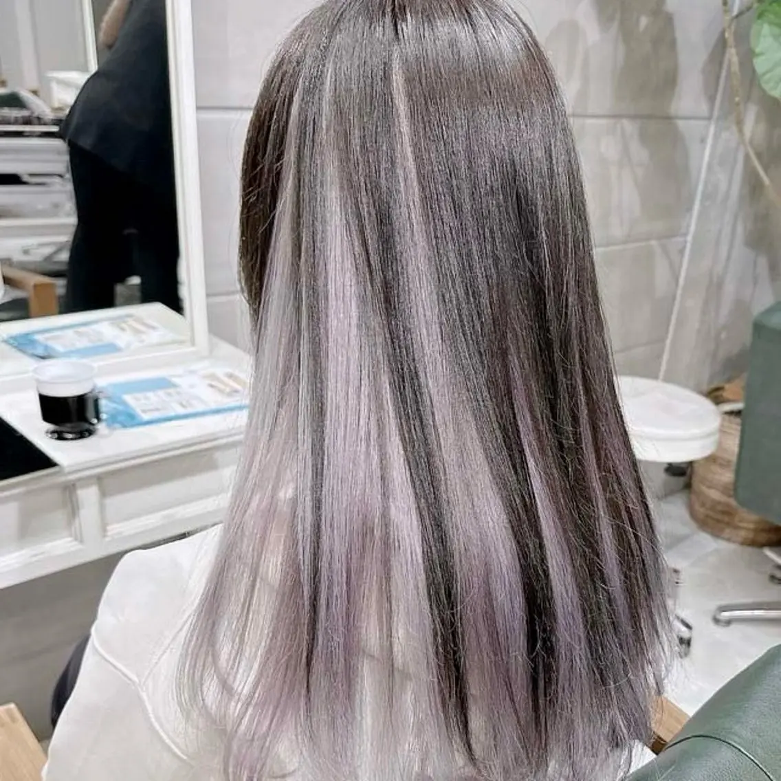 ロング カラー アッシュ ベージュカラー ブリーチ デザインカラー グレージュ ヘアカラー トリートメント DAYS Men’sのヘアスタイル