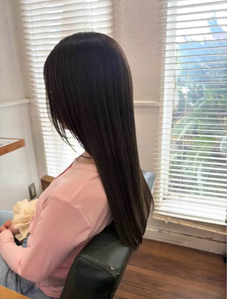 ロング カラー ベージュカラー 透明感カラー オリーブベージュ 髪質改善 トリートメント カット ヘアカラー トリートメント 江原 彩華のヘアスタイル