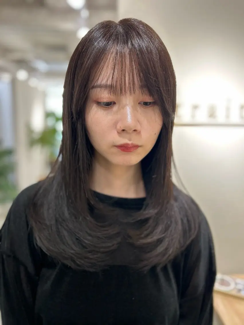 セミロング 顔まわりレイヤー ハイレイヤー レイヤーカット attrait 福岡のヘアスタイル