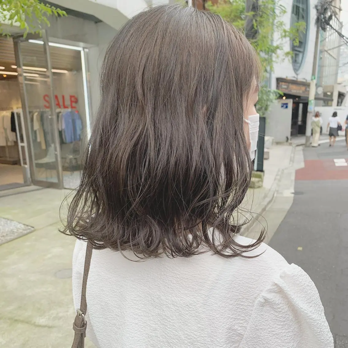 ミディアム カラー ハイトーンボブ 前田 表参道　グレージュのヘアスタイル