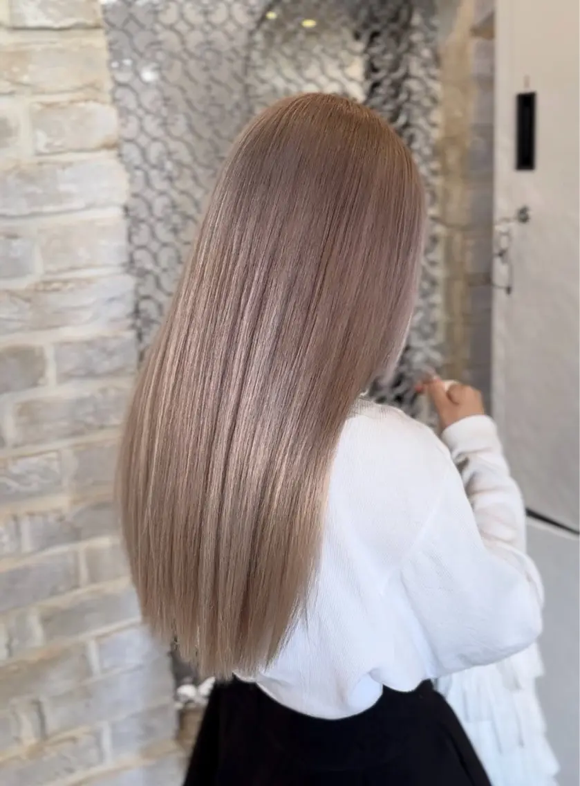 ロング カラー ベージュカラー ミルクティーベージュ ヘアカラー トリートメント 🌿ガクト 🌿艶髪透明感のヘアスタイル