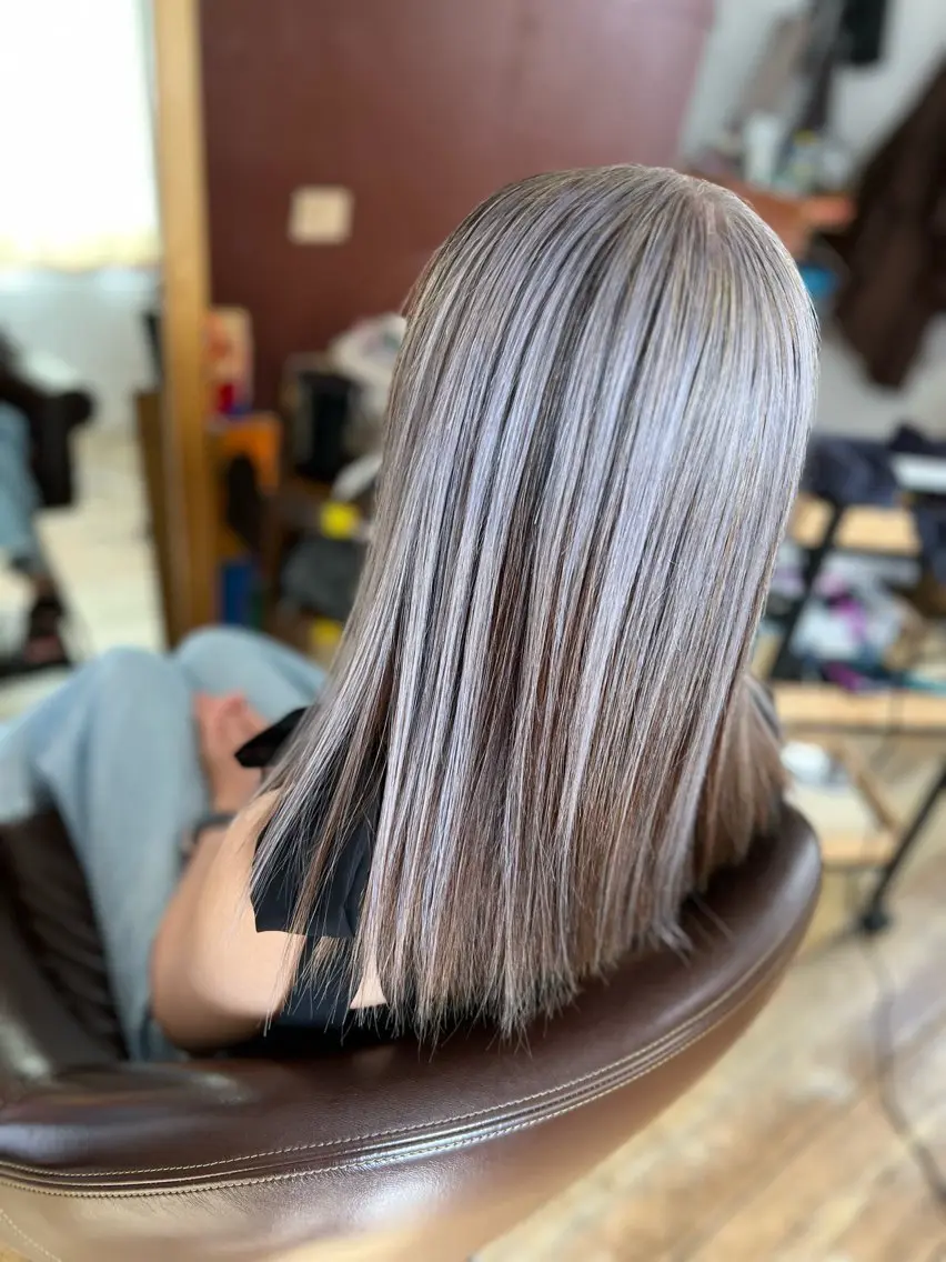 セミロング カラー アディクシーカラー ブリーチ ケアブリーチ ダブルカラー グレージュ ヘアカラー Style Tのヘアスタイル