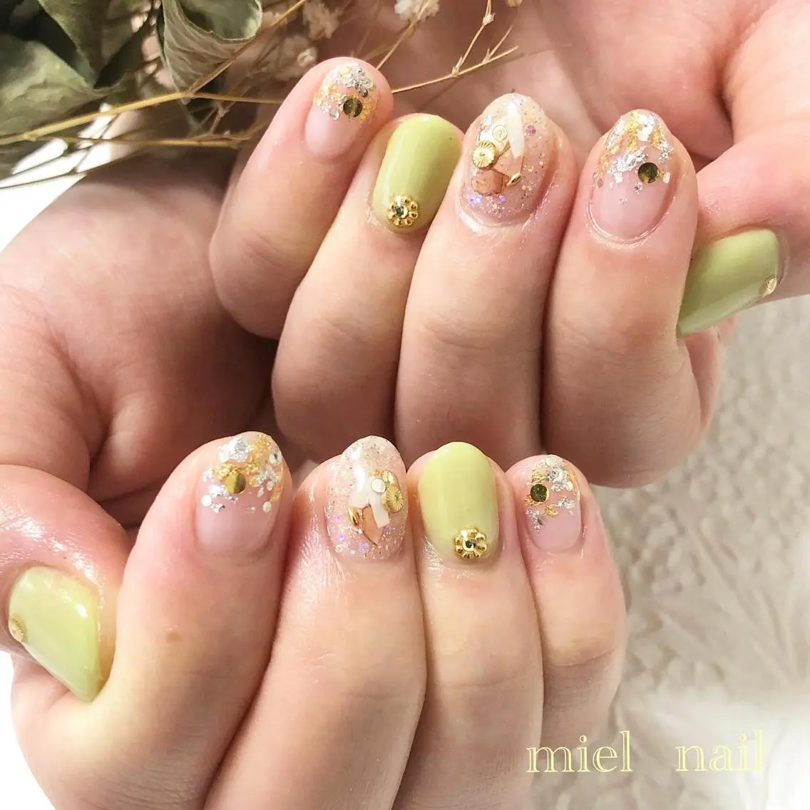 ネイル アートネイル 長さ出し ジェルネイル 持ち込み ピスタチオネイル ハンドネイル miel nailのネイルデザイン
