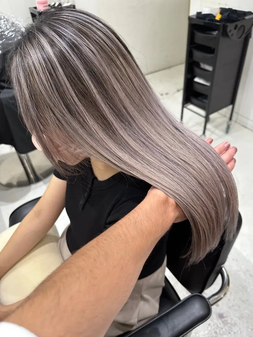 カラー ヘアカラー 🩵HOLLY🩵 ブリーチ🩵カレンのヘアスタイル