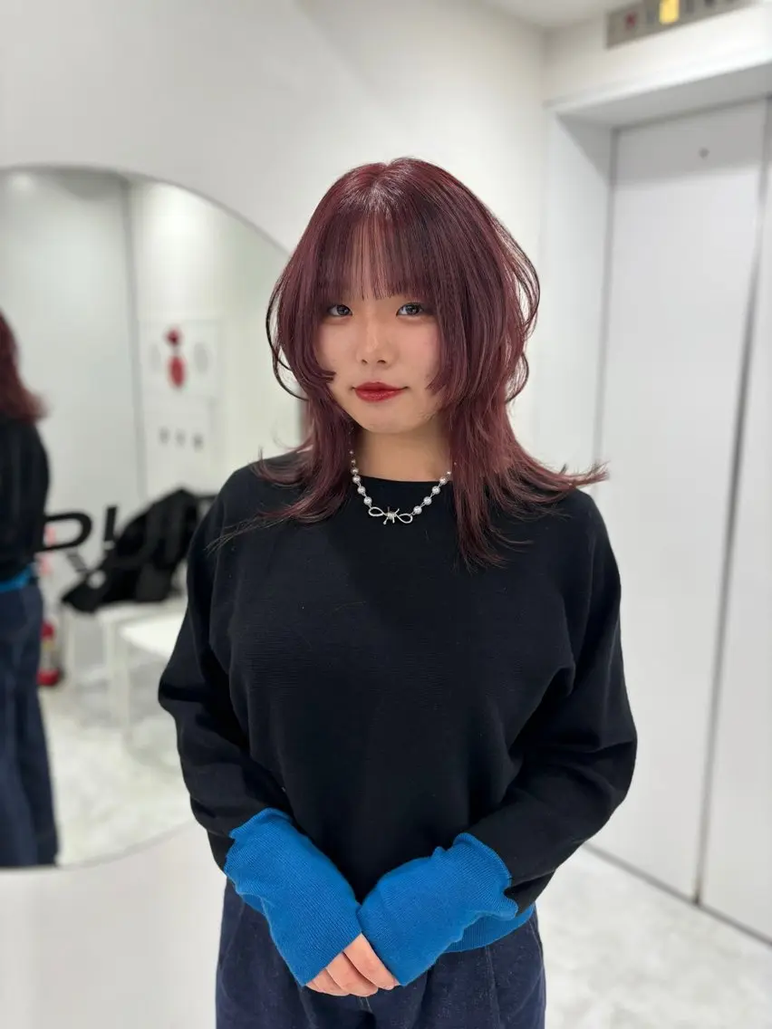 ミディアム ヘアカラー トリートメント ヘアセット 赤髪/ワインレッド/ 韓国系 まなかのヘアスタイル