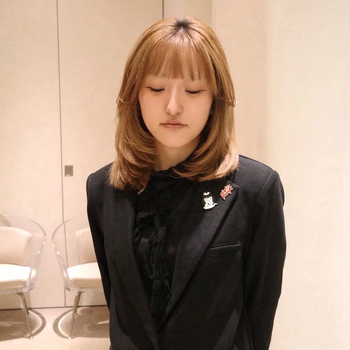 ミディアム カラー ミディアムレイヤー ベージュカラー くびれヘア 伸ばしかけ ハッシュカット カット ヘアカラー ボブ/ハッシュボブ 【渋谷】コウのヘアスタイル