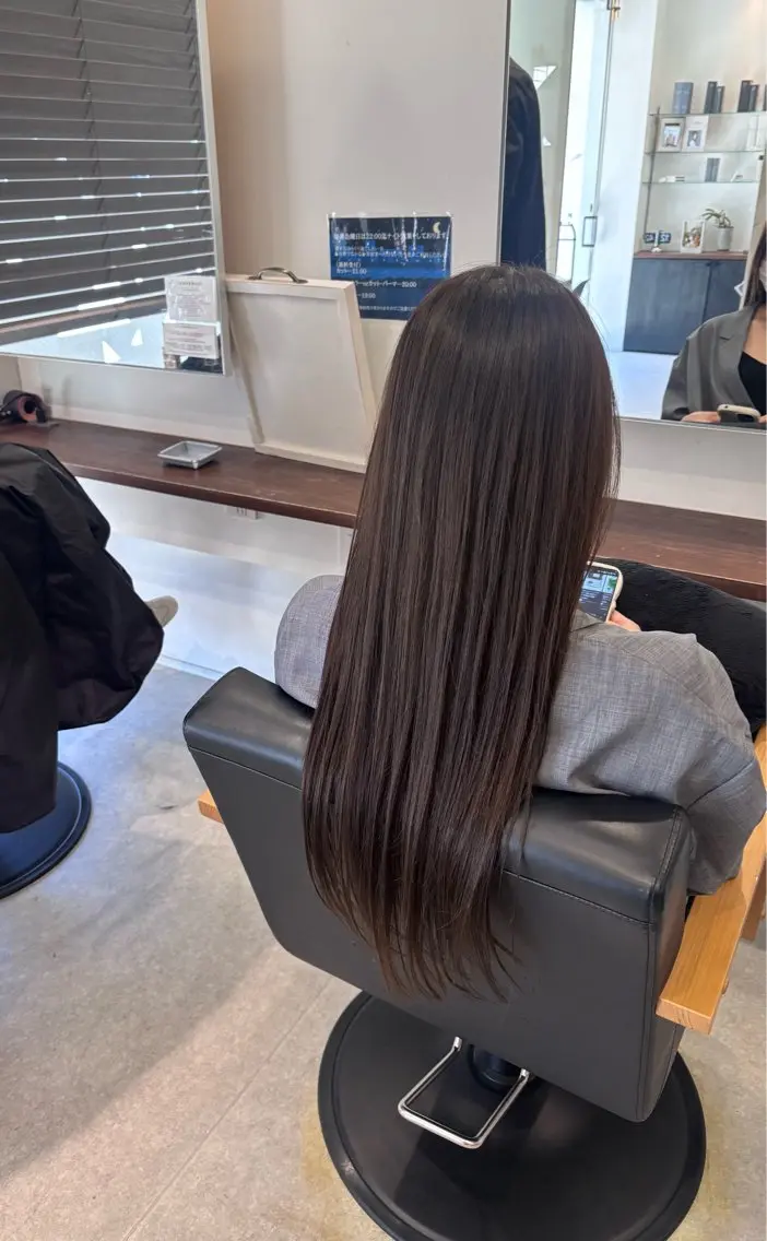 ロング カラー 真鍋 月音のヘアスタイル