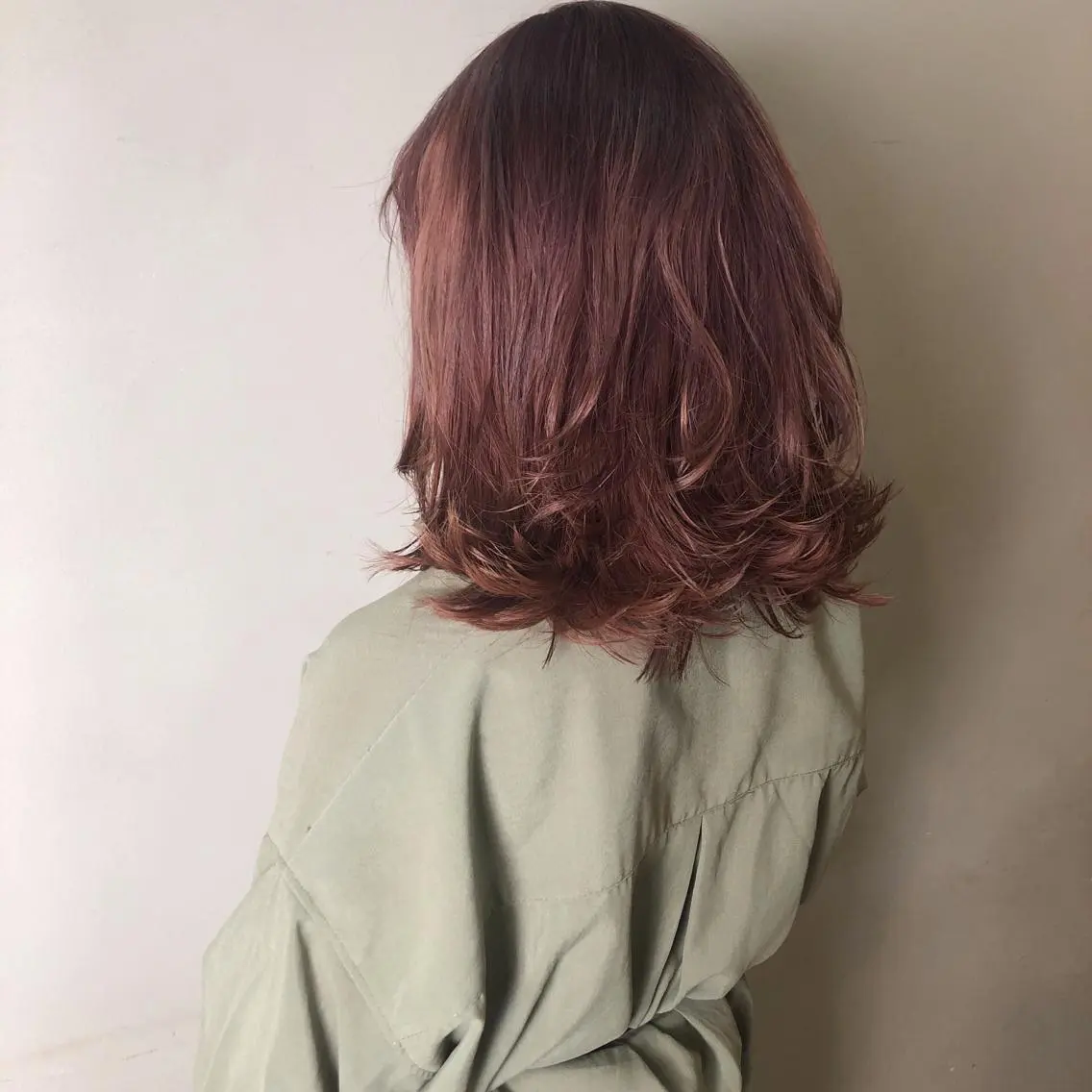 ミディアム カラー パーマ ヘアアレンジ メンズ キッズ ネイル マツエク・マツパ グレージュ ピンクカラー カラーマツエク ピンク インナーカラー/ KANAのヘアスタイル