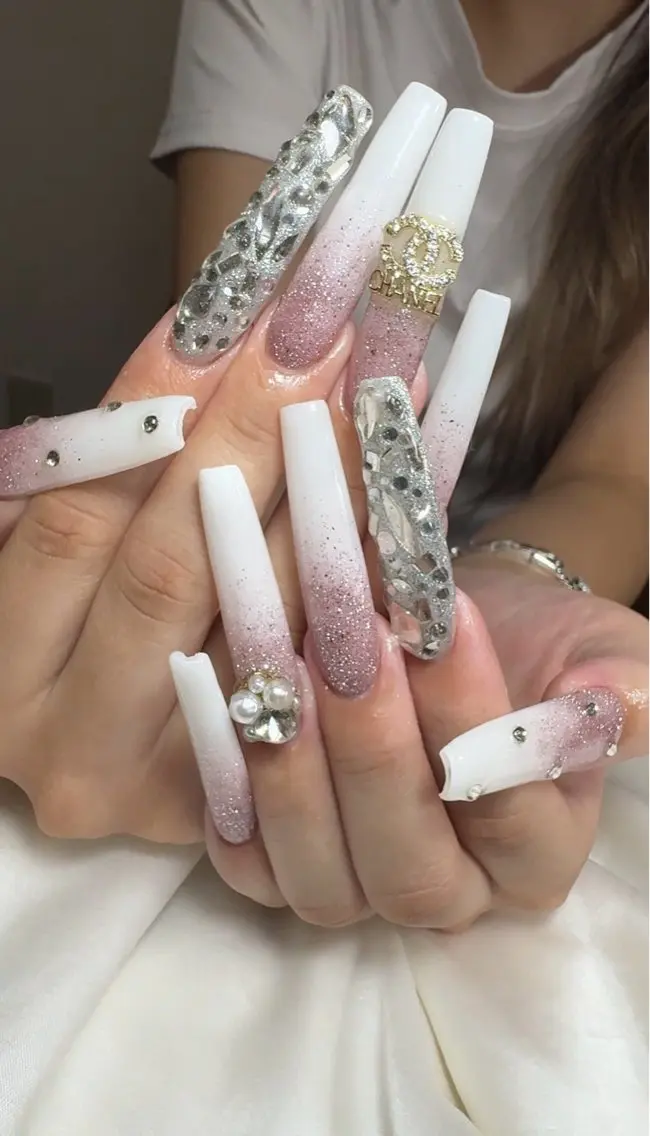 ネイル チークネイル 長さ出し フットネイル ジェルネイル 卒業式 𝓐𝓷𝓻𝓲 XiinhNailのネイルデザイン