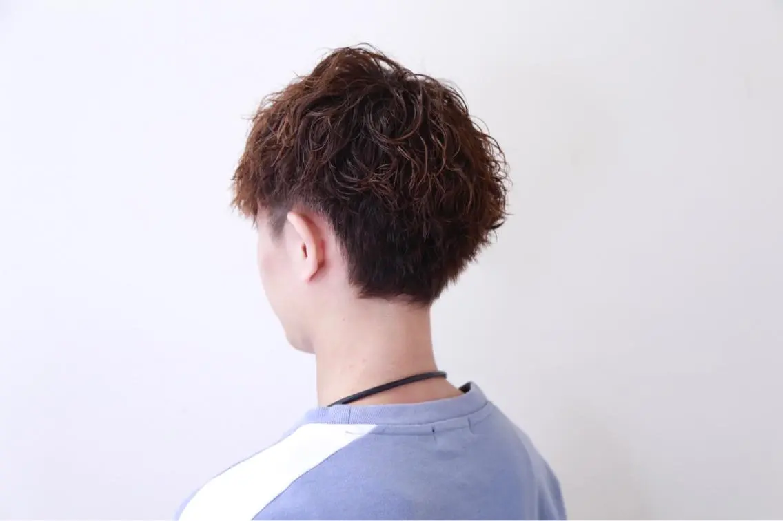 ショート パーマ メンズ メンズパーマ ツイストスパイラルパーマ 刈り上げ スパイラルパーマ パーマ 石倉 真のヘアスタイル