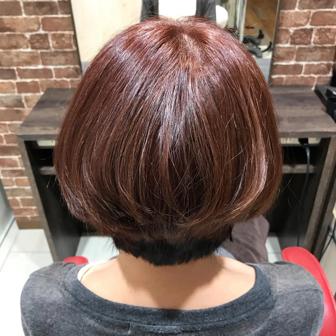 ショート カラー コミヤ チナミのヘアスタイル