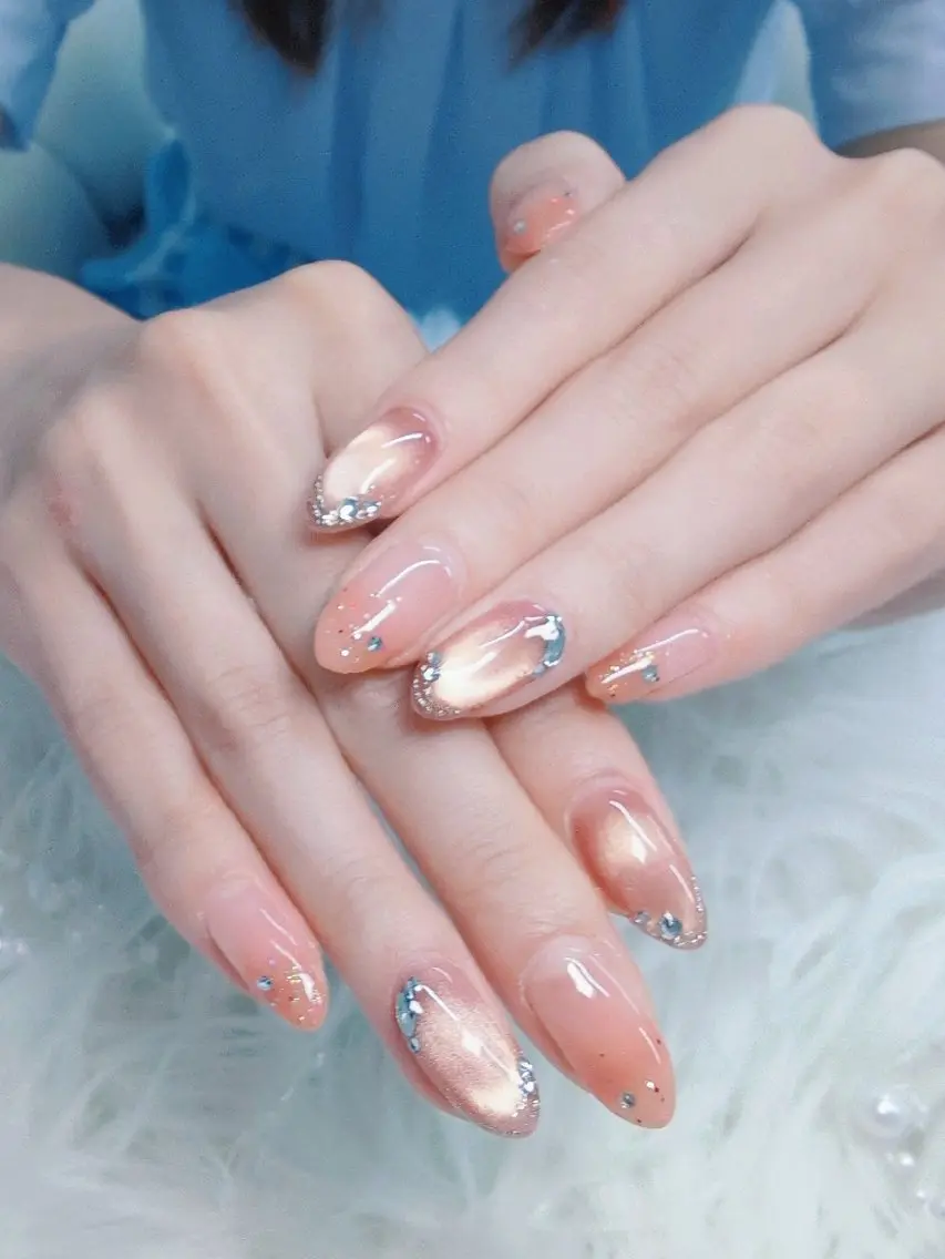 ネイル 長さ出し ジェルネイル キラキラネイル ラメ(グリッター) ニュアンスネイル Chouette Nailのネイルデザイン