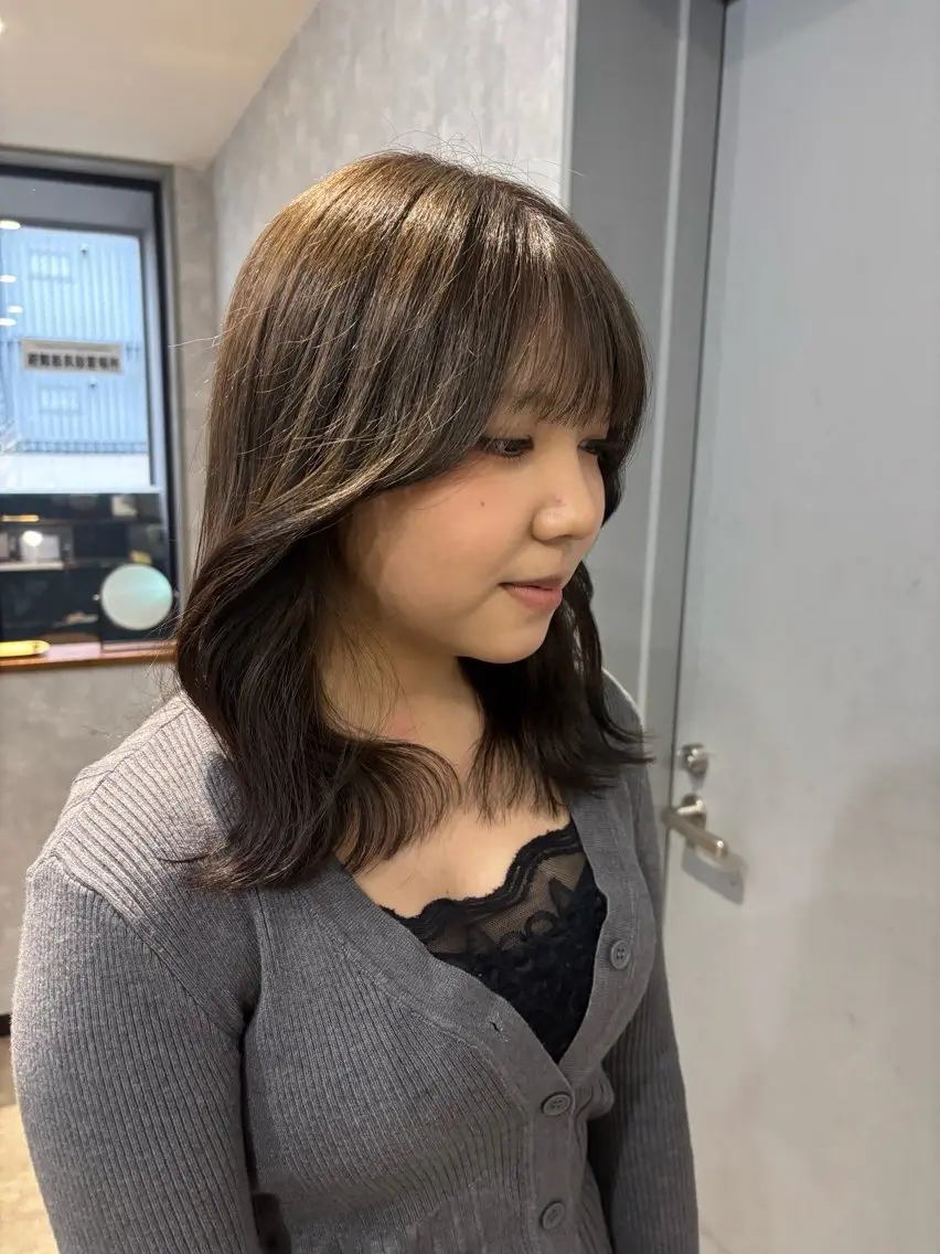 ミディアム カラー カット ヘアカラー トリートメント 🌐NATSUMI 🌐【寒色カラー】のヘアスタイル