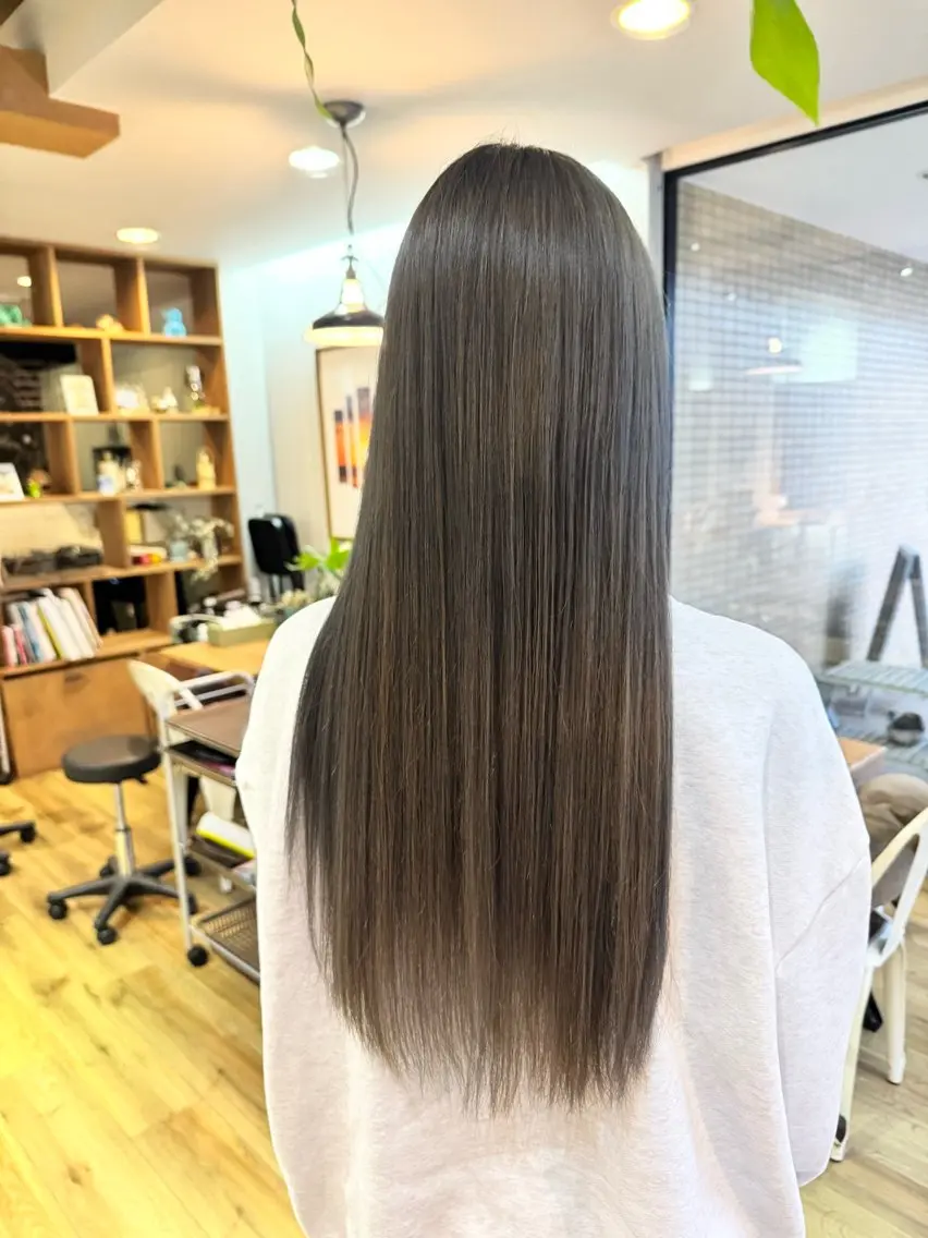 ロング カラー グレージュ ヘアカラー トリートメント ツキダテ ユイのヘアスタイル