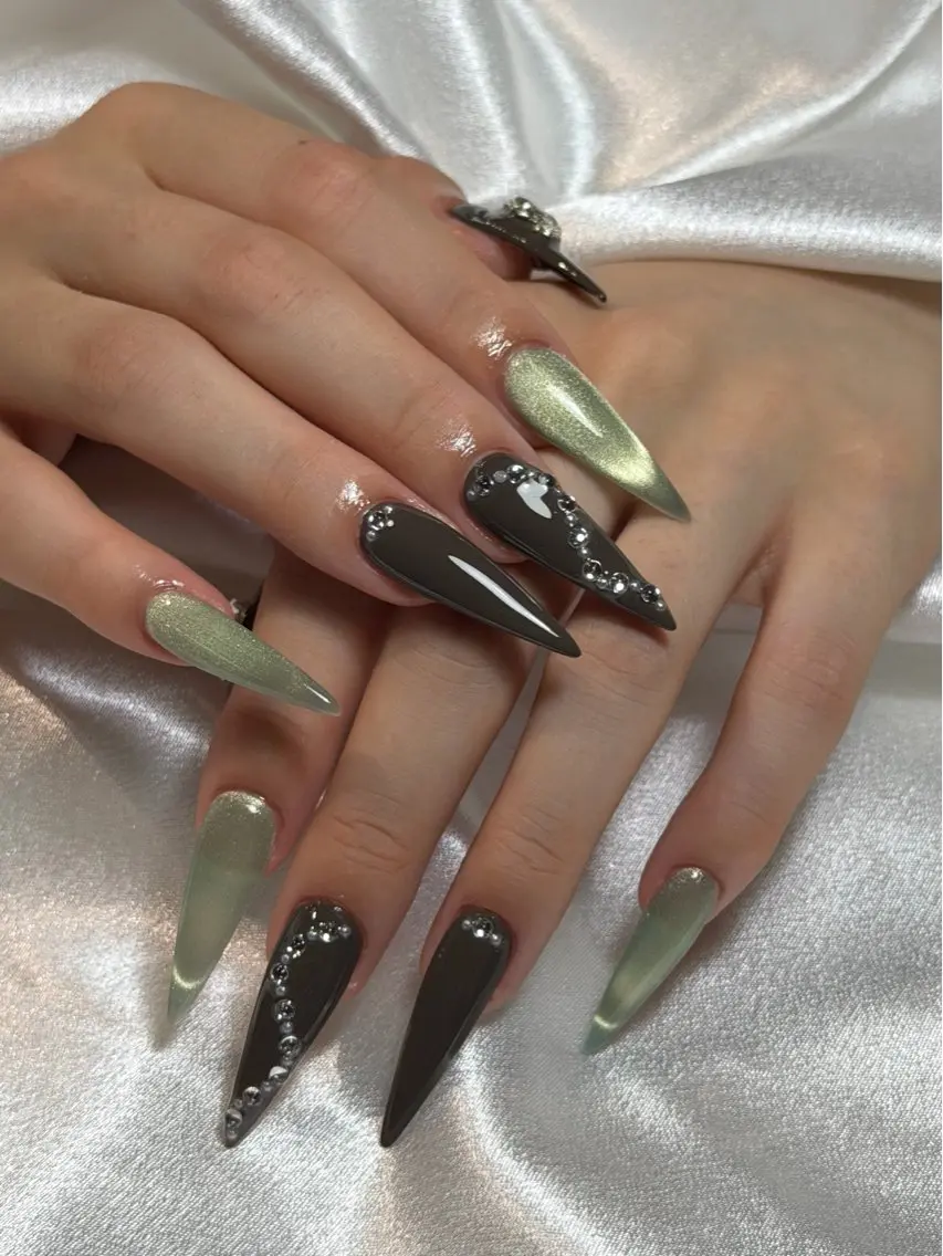 ネイル オーロラネイル チークネイル フットネイル フレンチネイル ジェルネイル Nichi Nail Salonのネイルデザイン