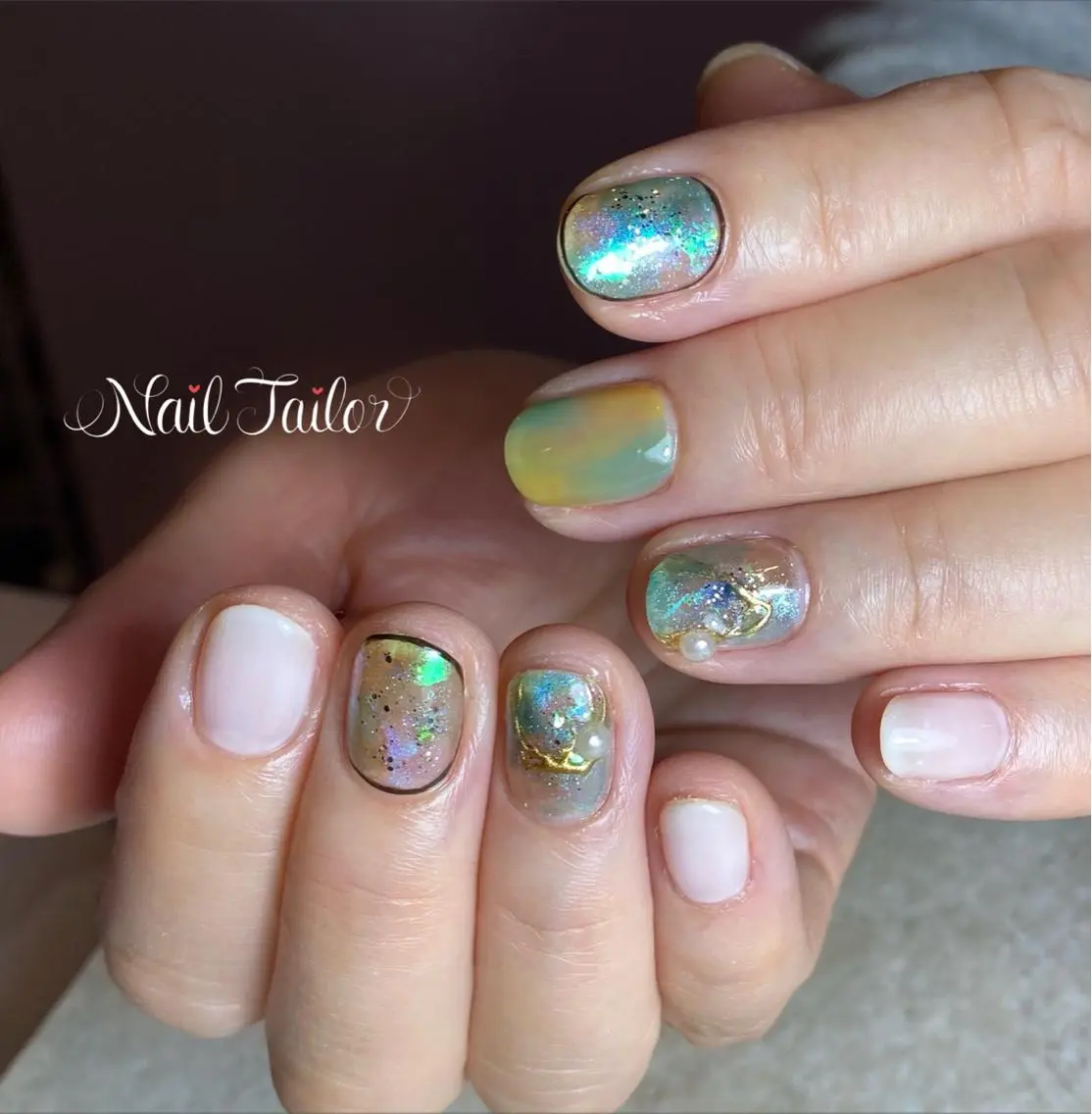 ネイル 長さ出し ジェルネイル グリーン キラキラネイル ニュアンスネイル NailTailor ネイルテイラーのネイルデザイン