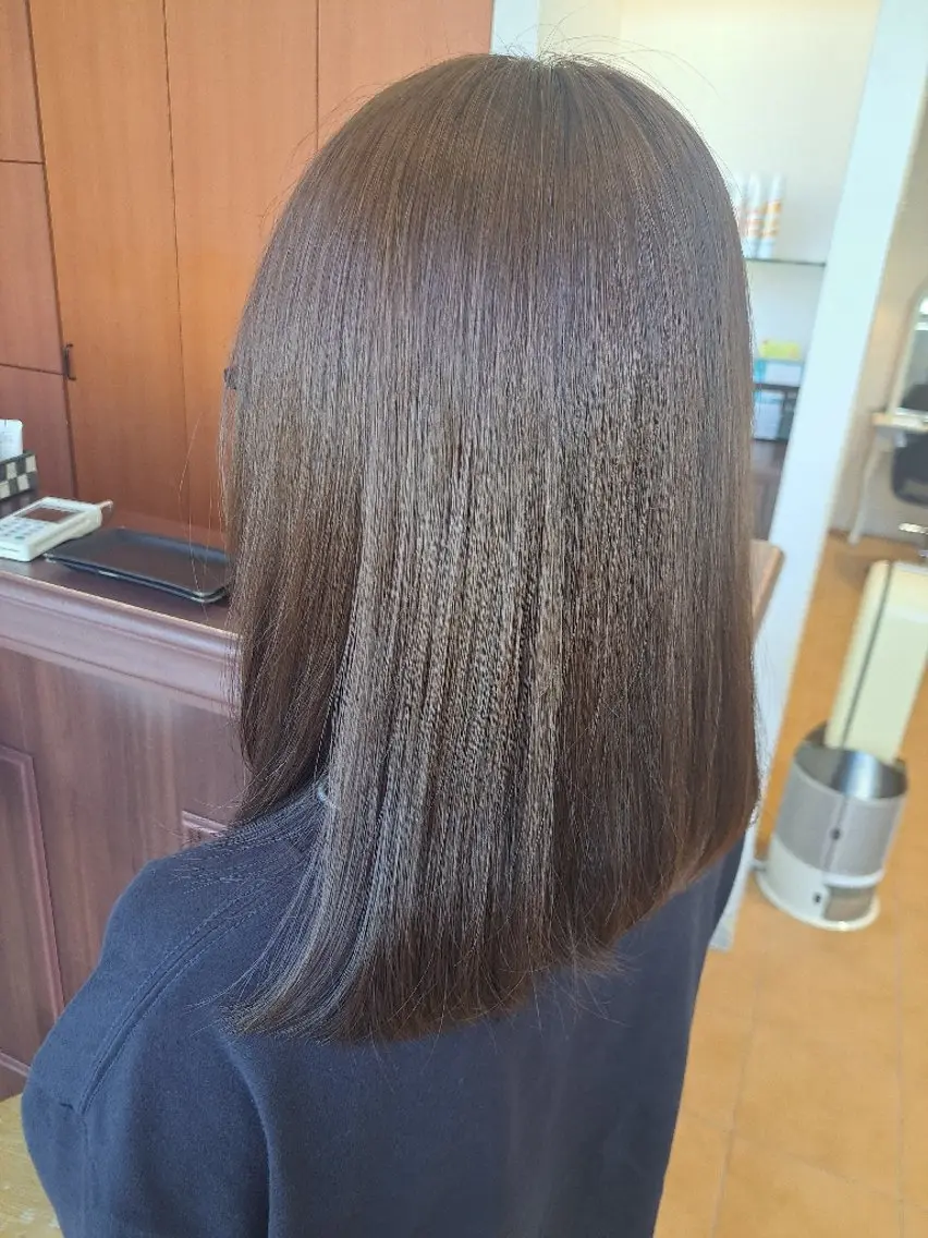 カラー セミロング ベージュカラー オリーブベージュ 本多 いぶきのヘアスタイル