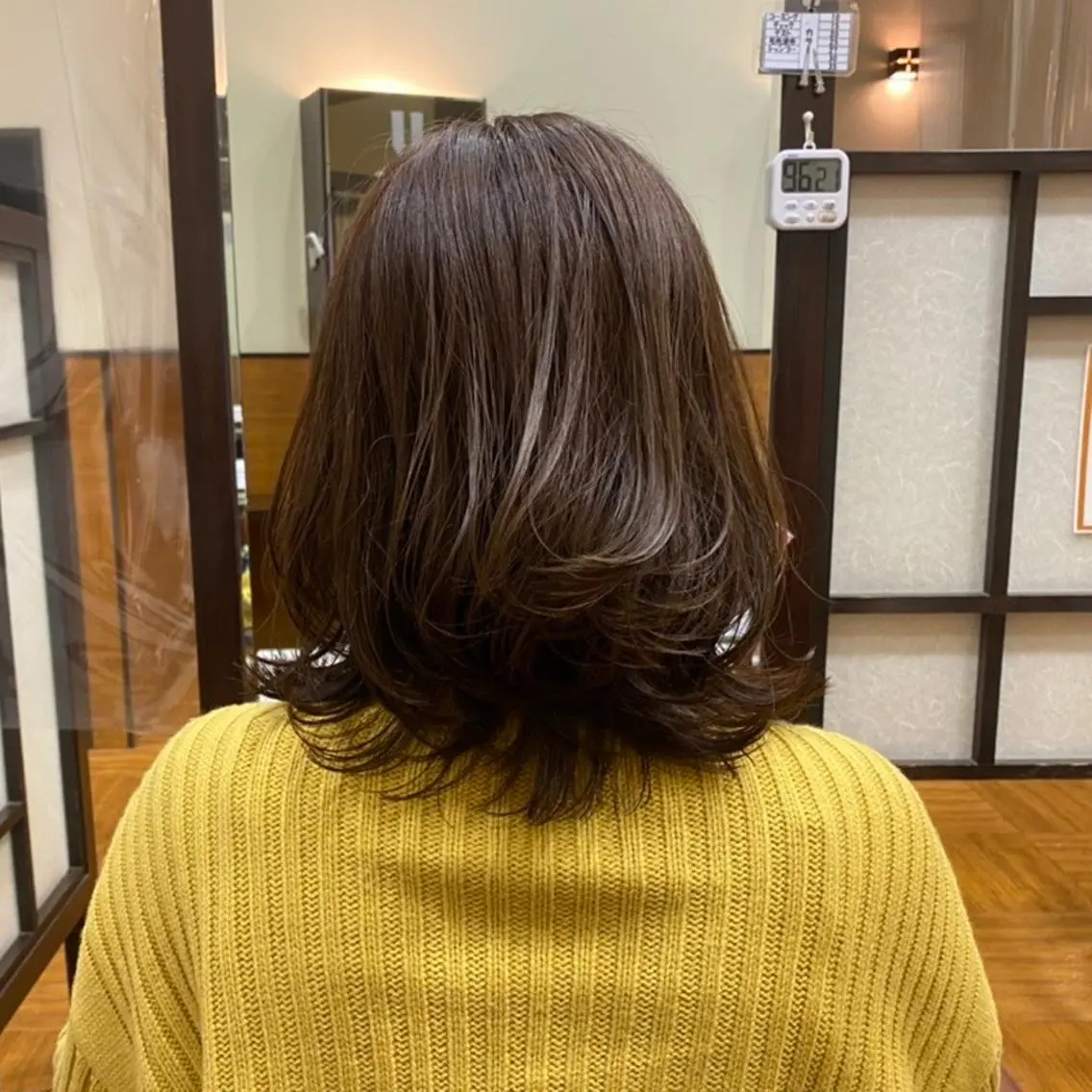 ミディアム カラー 羽石 理江のヘアスタイル