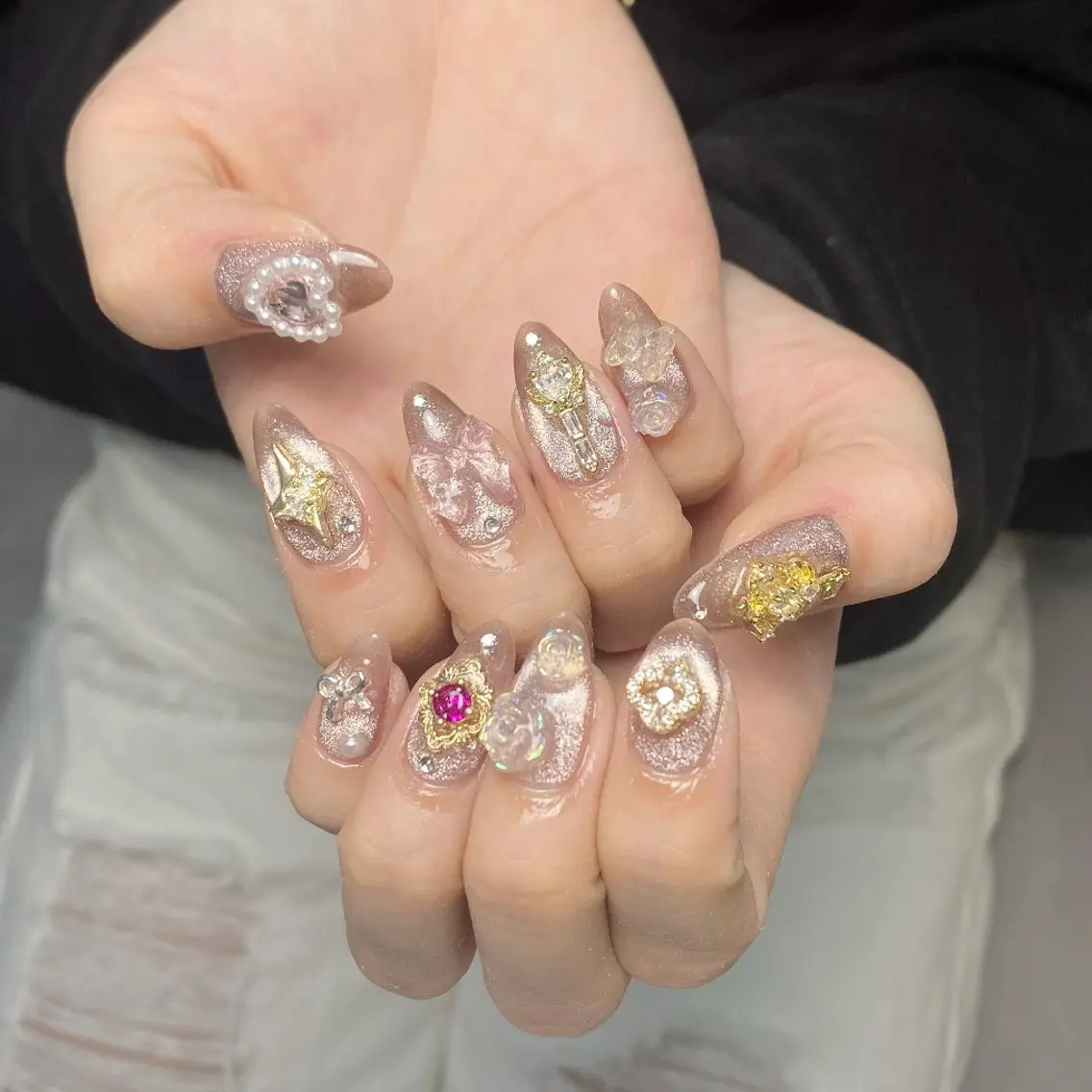 ネイル チークネイル フレンチネイル ジェルネイル ガーリー キラキラネイル ハンドネイル UM Nail Salonのネイルデザイン