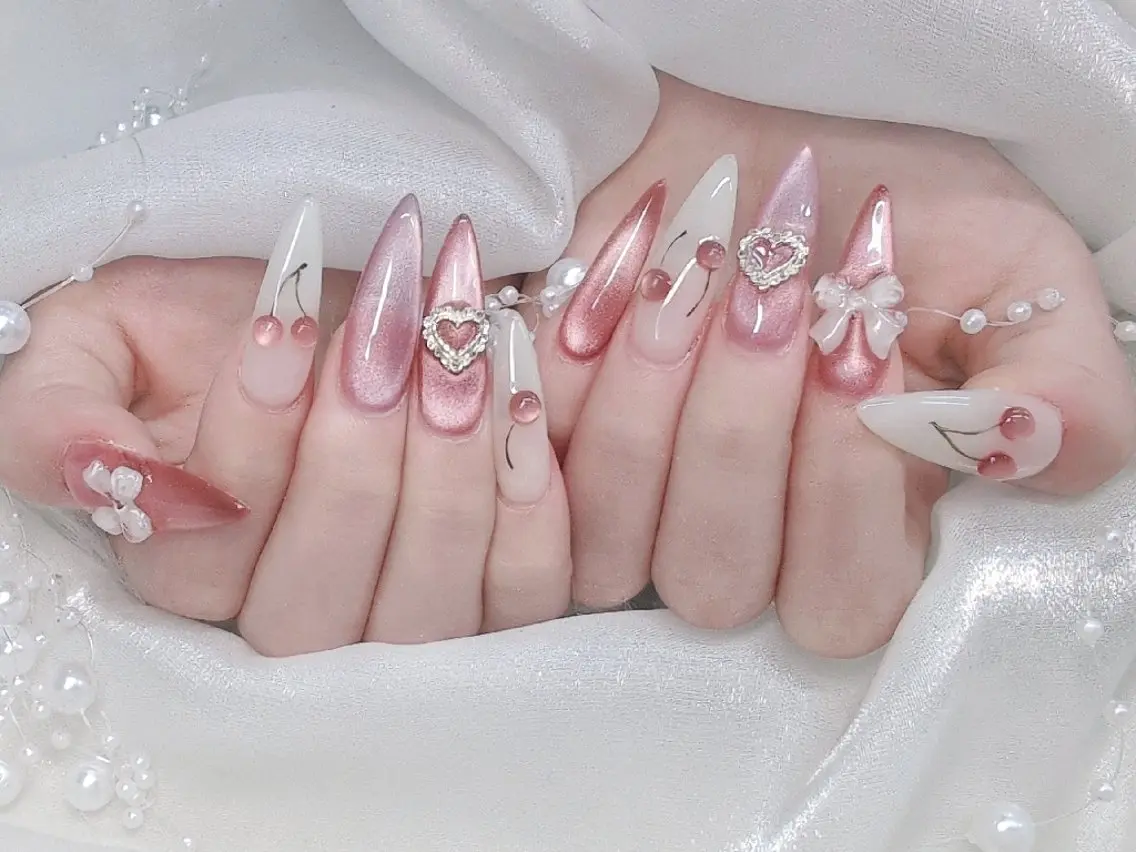 ネイル 長さ出し ジェルネイル キラキラネイル ラメ(グリッター) ニュアンスネイル Chouette Nailのネイルデザイン