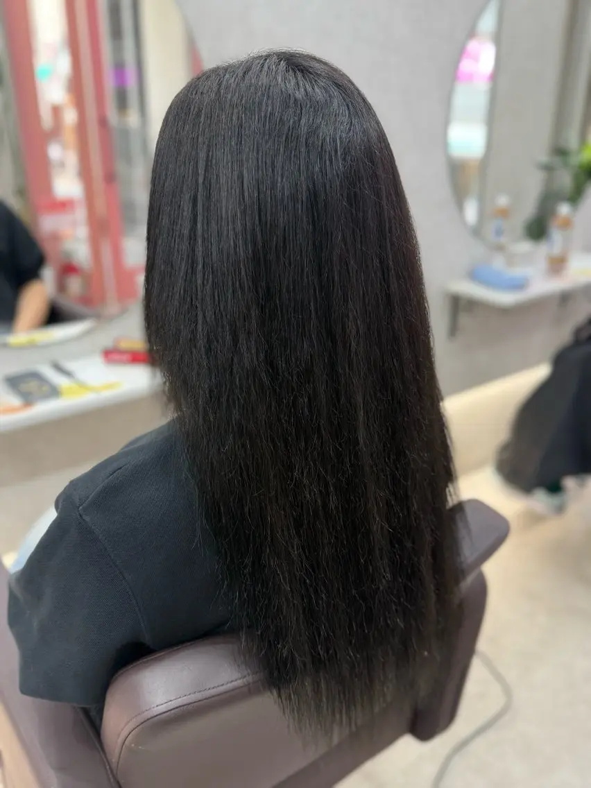 カラー 関 愛菜のヘアスタイル
