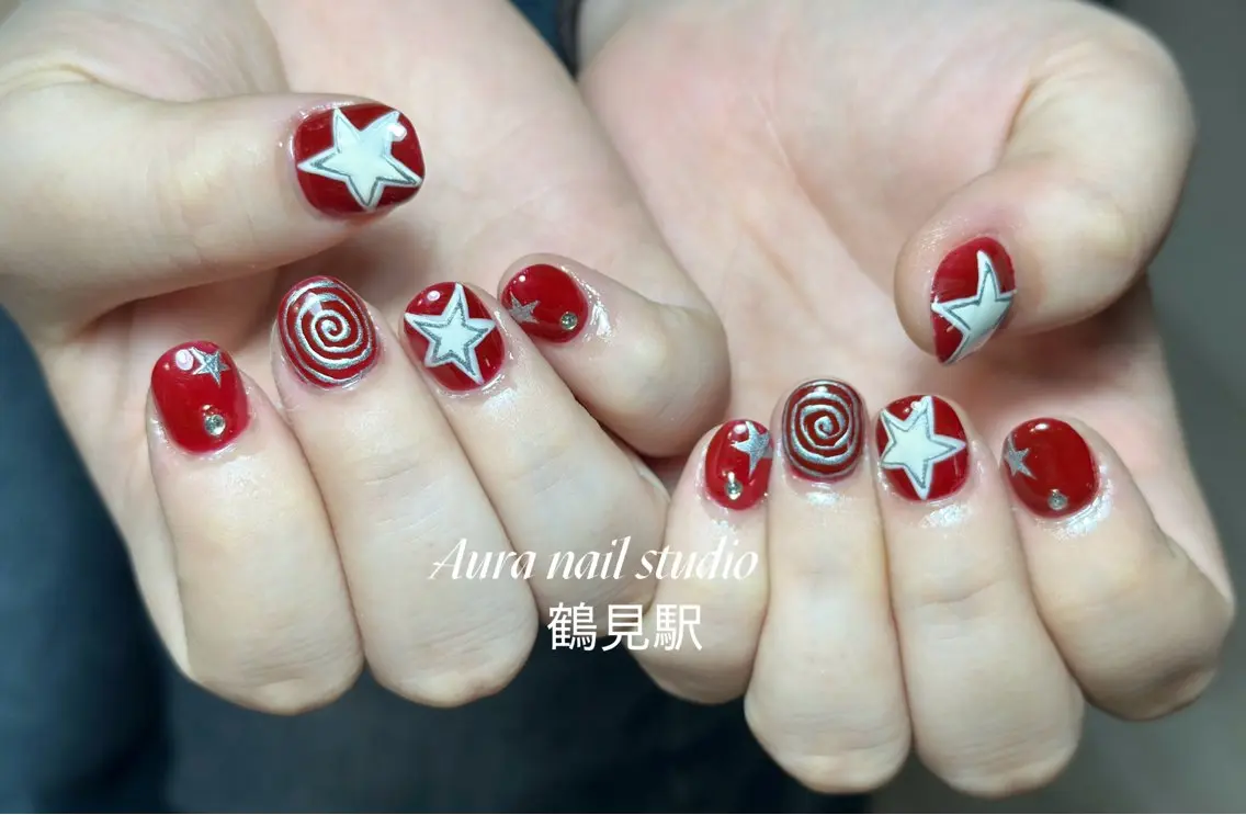 ショート ハンドネイル Aura nail 🍐💫のネイルデザイン