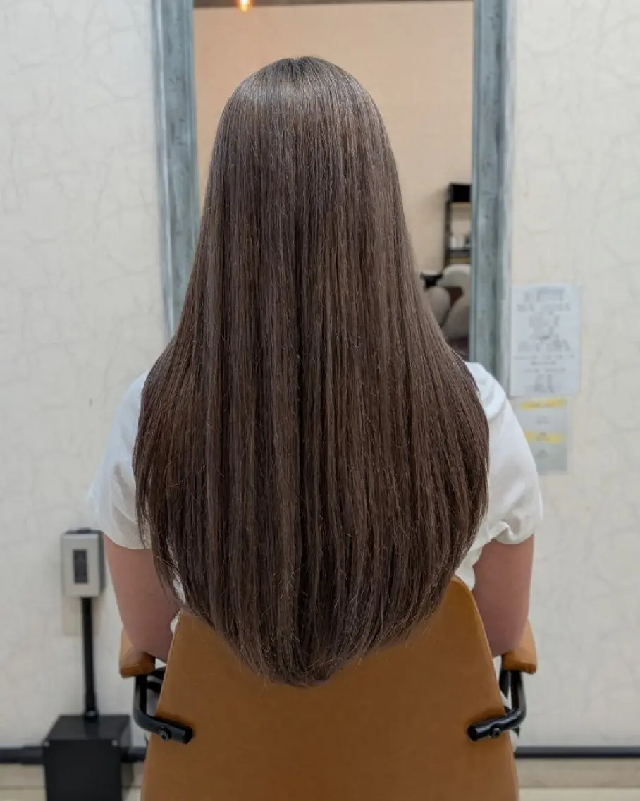 セミロング カラー ブリーチ シルバー レイヤーカット ヘアカラー トリートメント nico ニコ🫧のヘアスタイル