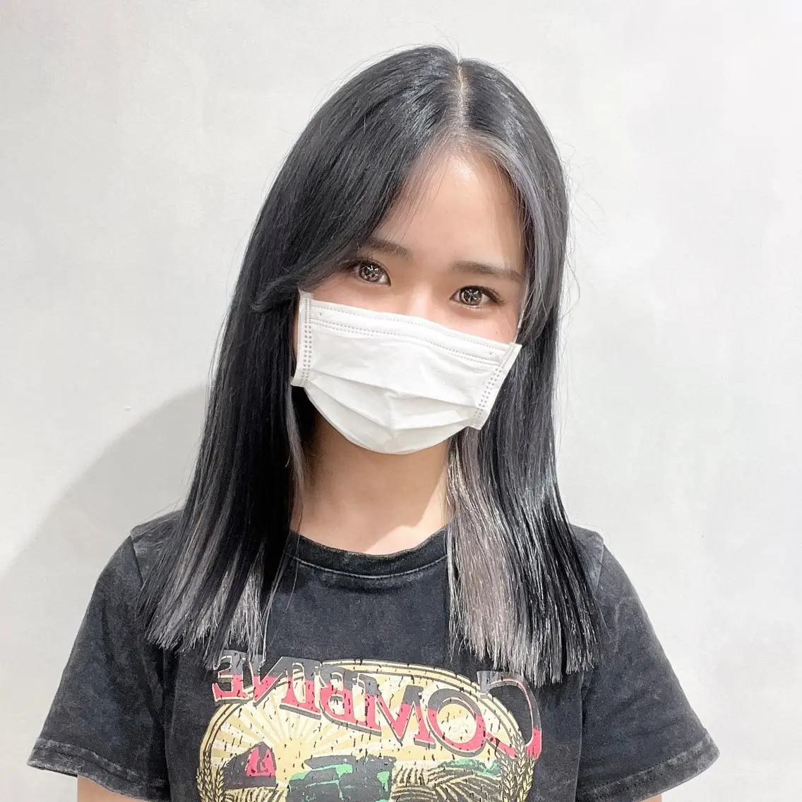 セミロング カラー 🩵ブリーチカラー MIORI🩵のヘアスタイル