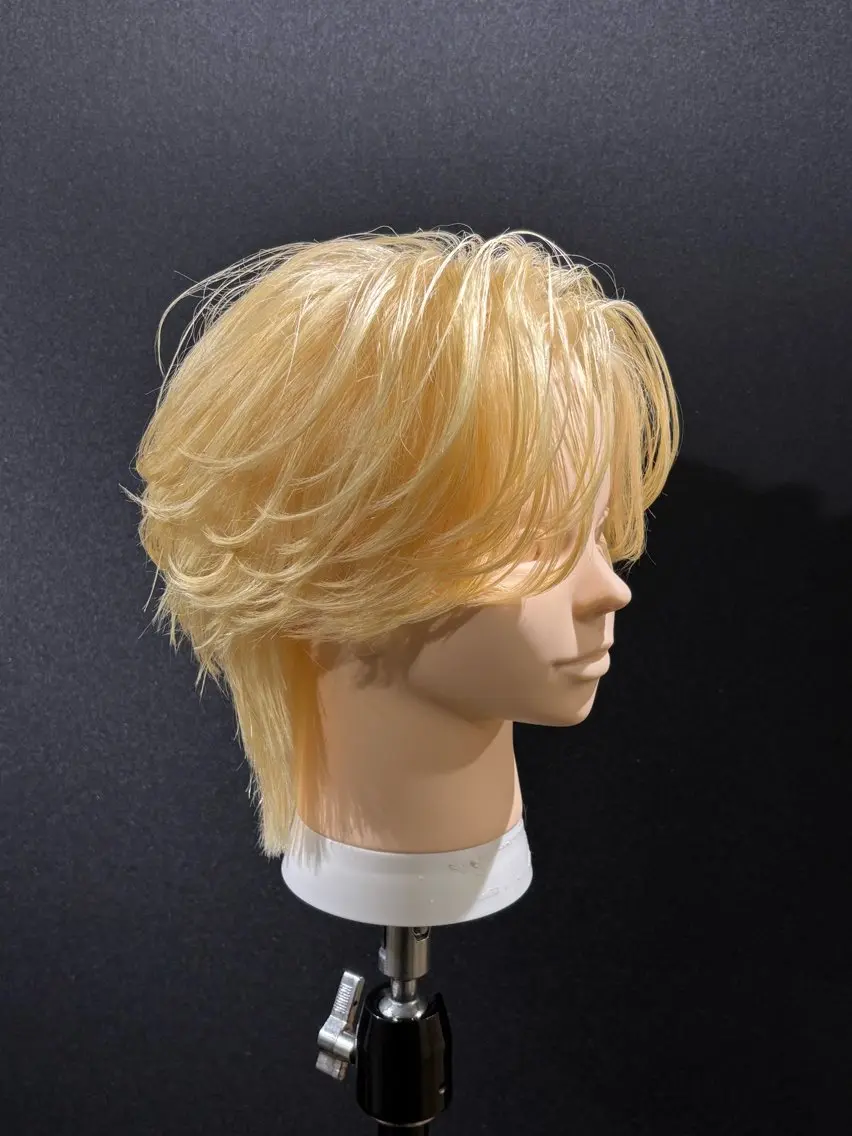 ミディアム カラー メンズ メンズブリーチ センターパート ベージュカラー ブリーチ ブロンド カット メンズ特化カットパー マカラー坂田柊のヘアスタイル