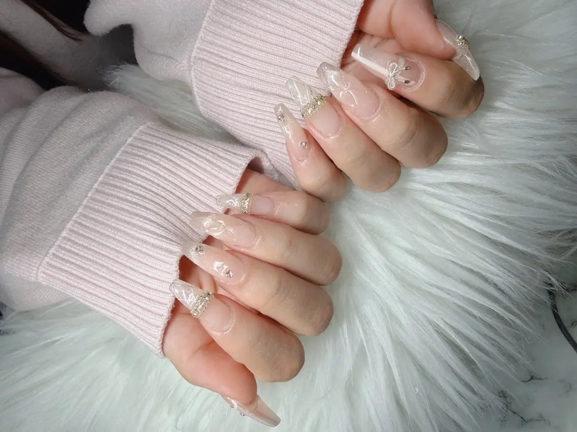 ネイル 長さ出し グラデーション 卒業式 キラキラネイル マグネットネイル Lee Nailsのネイルデザイン