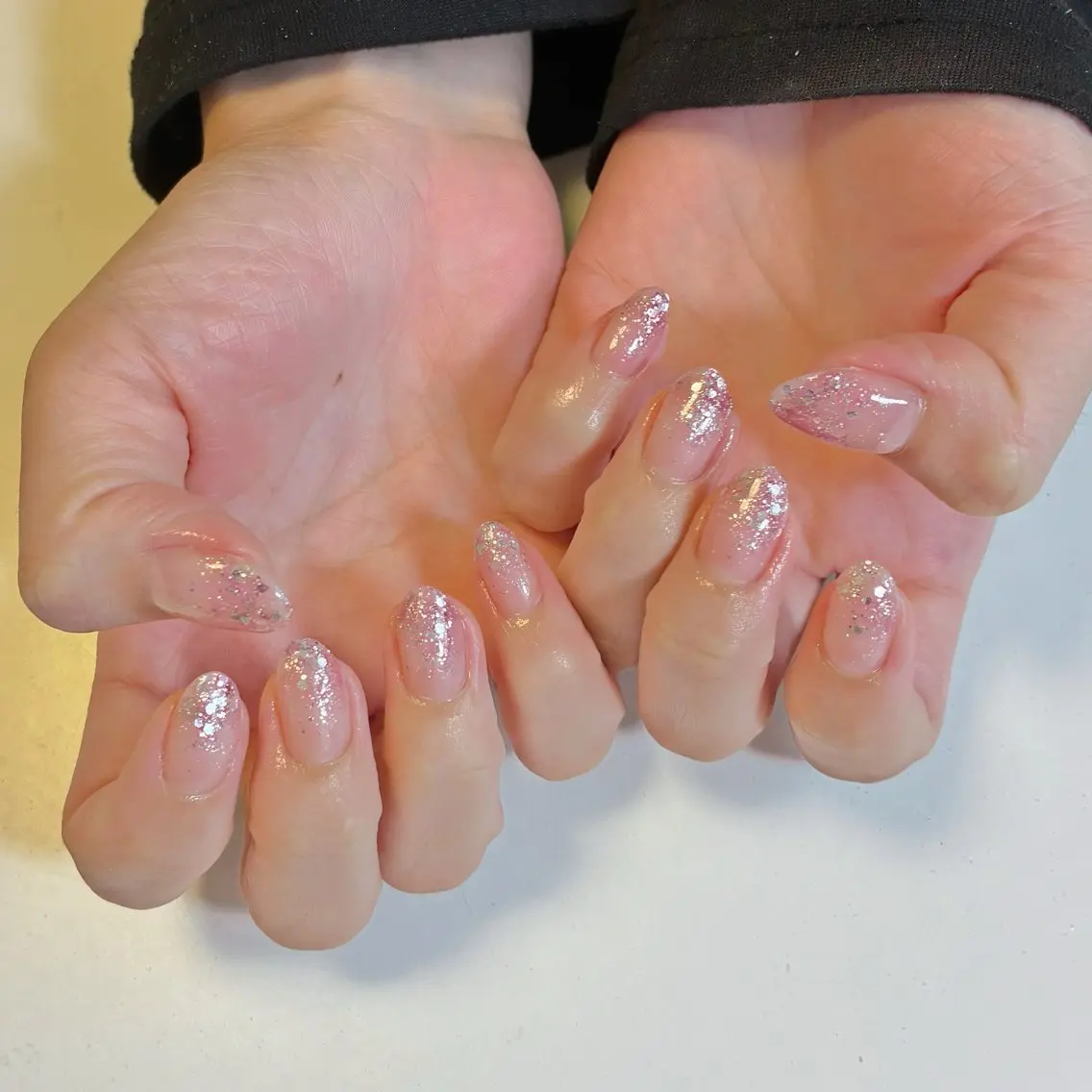 ネイル クリアネイル グラデーション ラメ(グリッター) ラメグラデーション ピンク ハンドネイル ネイルサロン💎 Bibiのネイルデザイン