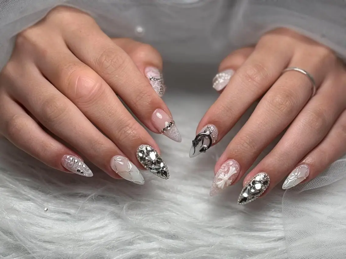 ネイル チークネイル ドット フレンチネイル グラデーション 韓国ネイル ハンドネイル Cloudy Chan Nailのネイルデザイン
