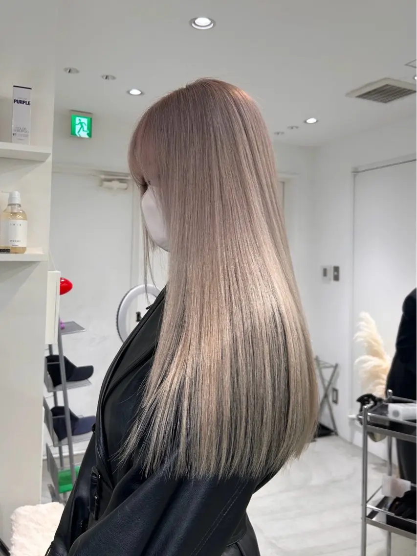 【一撃💥ハイトーン👩🦳黒染め履歴にオススメ‼️】ハイブリーチ(ブリーチ2回)+透明感カラー+ito.髪質改善TRの写真