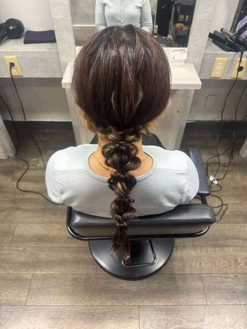 ロング ヘアアレンジ ヘアセット Anju／ 小顔カットのヘアスタイル