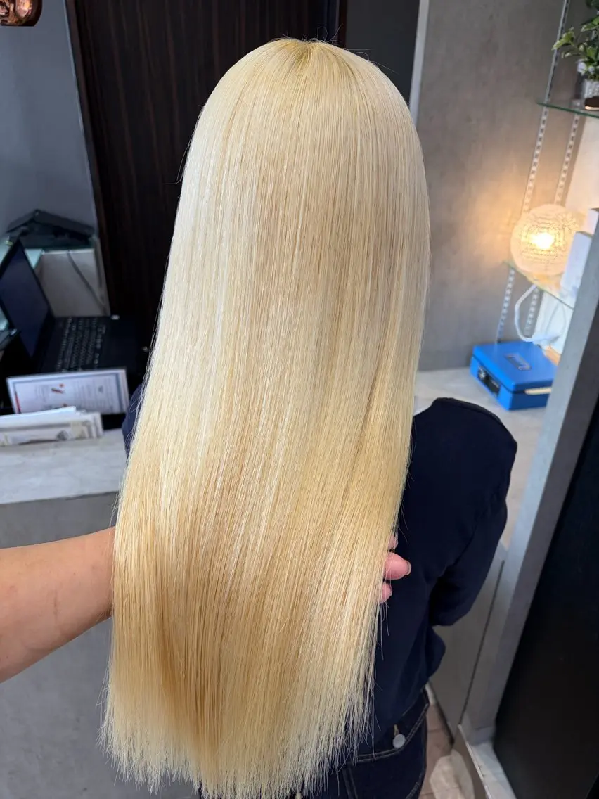 セミロング カラー ブリーチ ブラウンカラー ケアブリーチ 透明感カラー ダブルカラー ヘアカラー 天神暖色カラー レイヤー・髪質改善のヘアスタイル