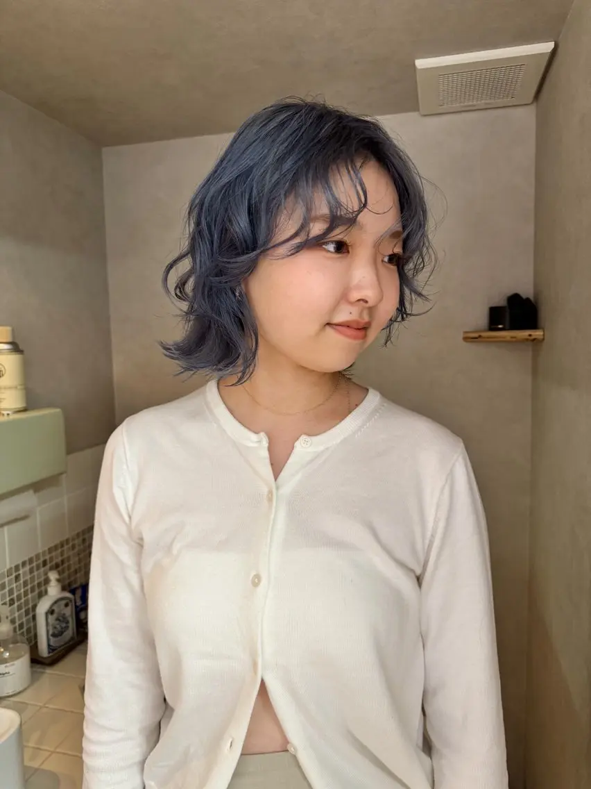 ミディアム カラー 顔周りレイヤーカット ブリーチminamiのヘアスタイル